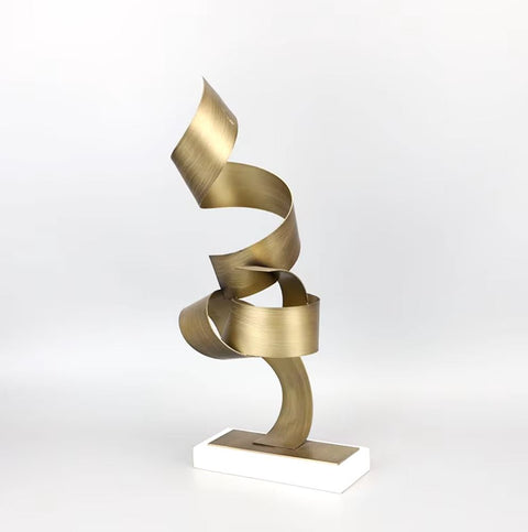 Sculpture art abstrait en métal doré 40 cm