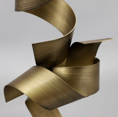 Sculpture art abstrait en métal doré 40 cm