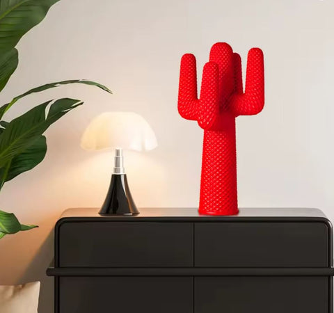 Statue cactus design rouge en résine 30 cm