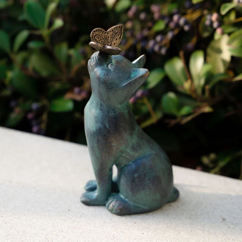 Statue chat avec papillon pour extérieur 20 cm
