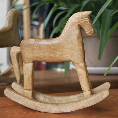 Statue cheval à bascule en bois  19 cm