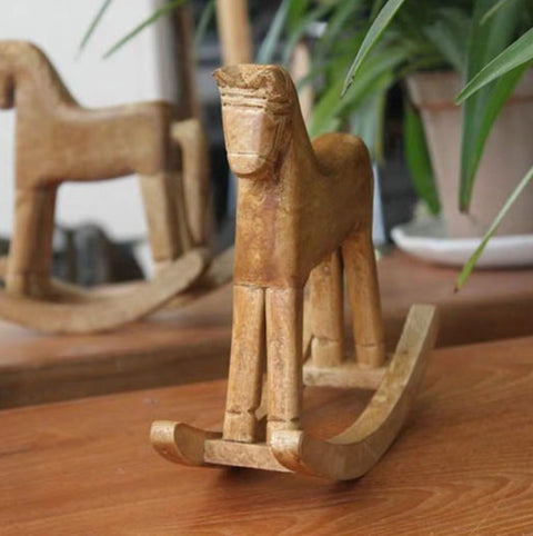 Statue cheval à bascule en bois  19 cm