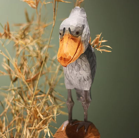 Statue oiseau cigogne à tête de baleine en bois 16 cm