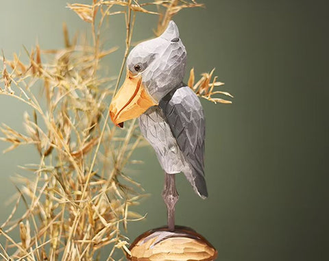 Statue oiseau cigogne à tête de baleine en bois 16 cm
