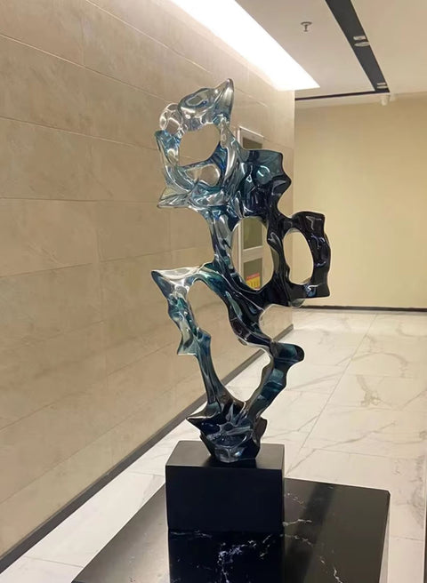 Sculpture abstraite en résine bleu transparente 43 cm
