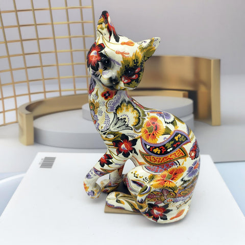 Statue chat résine assis motif japon 21 cm