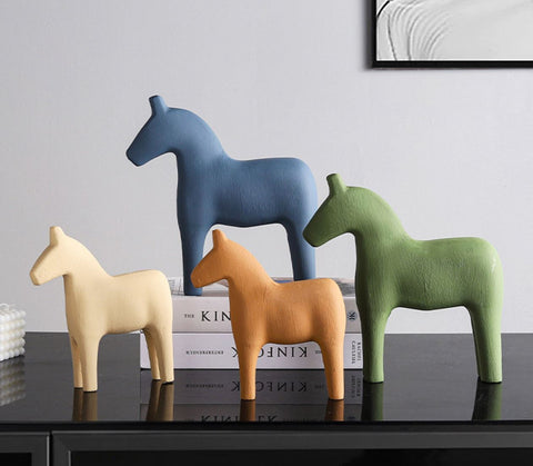 Statue cheval en bois style nordique 23 cm