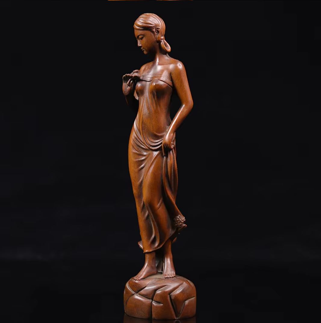 Figurine En Bois Sculpté Main – Déco Maison Vintage, Signes D’usage Légers Mais Full Charme