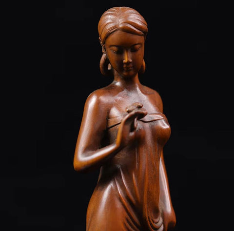 Statue femme en bois 20 cm